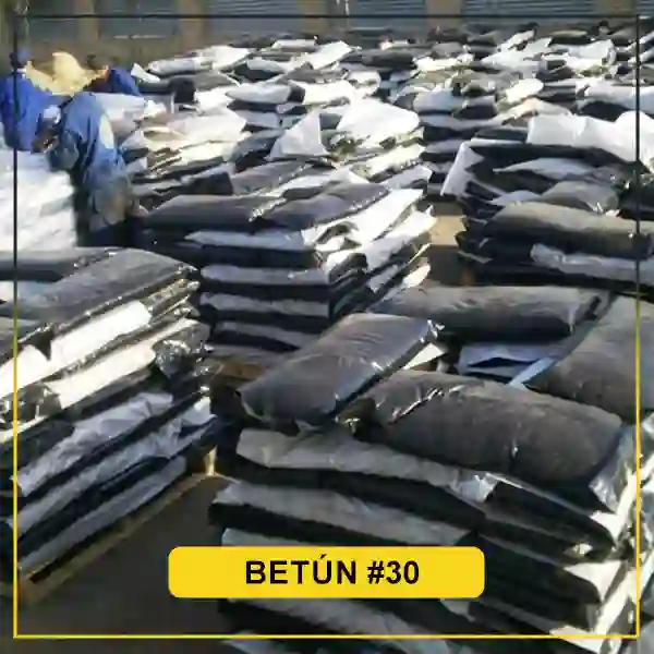 Lote de bolsas fundibles de betún oxidado grado 30 almacenadas para exportación y uso en impermeabilización industrial
