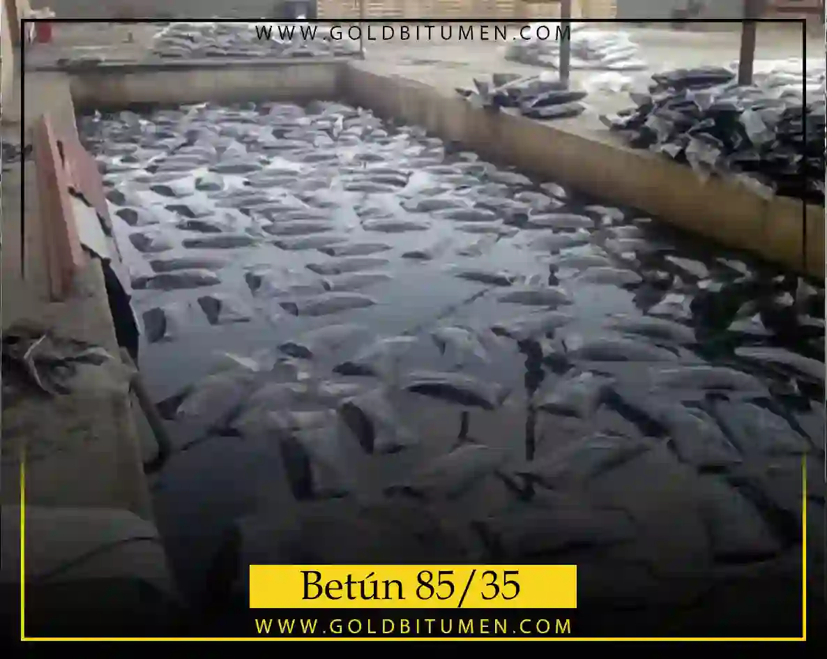 Lote de sacos de betún asfáltico 85/35 listo para carga y envío internacional a contratistas de pavimentación